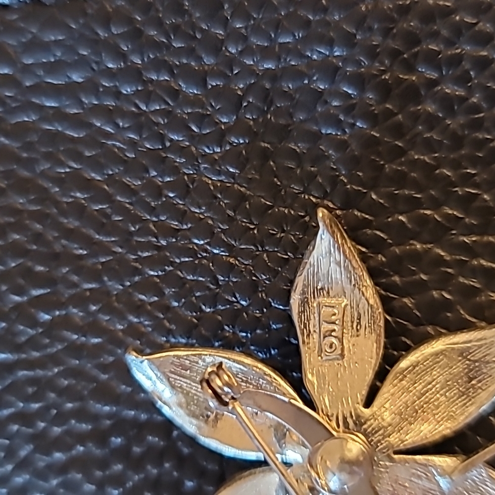 J.J. brooch - Picture 4 of 5